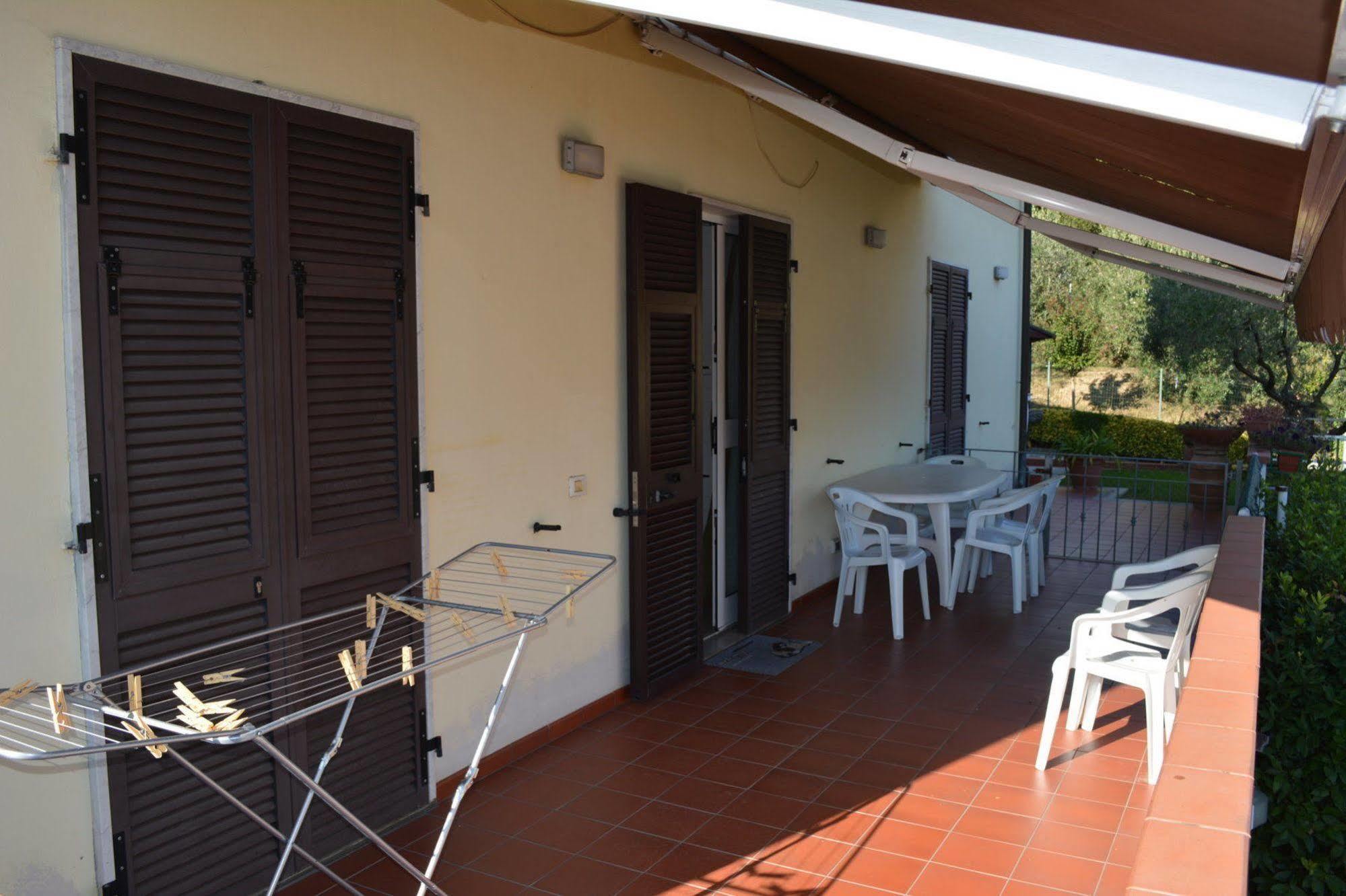 Casa Vacanza La Luna Sarzana Exterior foto